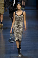 Dolce_Gabbana_Fall_2011_BQIP43NyRgEx.jpg