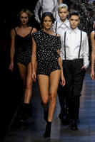 Dolce_Gabbana_Fall_2011_udaMn_6AUJBx.jpg