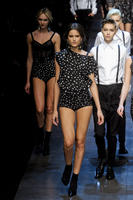 Dolce_Gabbana_Fall_2011_sAqtSVgB2tTx.jpg