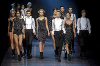 Dolce_Gabbana_Fall_2011_0u_n3NXYx6sx.jpg