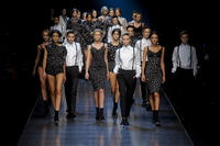 Dolce_Gabbana_Fall_2011_D9JFOpuC1Nzx.jpg