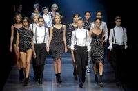 Dolce_Gabbana_Fall_2011_maUFbnx3e9fx.jpg