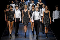 Dolce_Gabbana_Fall_2011_qVUs64zNaPyx.jpg