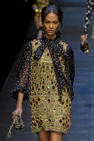 Dolce_Gabbana_Fall_2011_SmK_fVfL_6tx.jpg