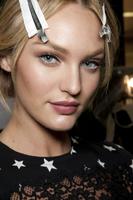 Dolce_Gabbana_Fall_2011_Backstage_z0I6yIcNM14x.jpg
