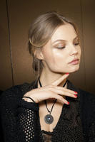 Dolce_Gabbana_Fall_2011_Backstage_Bk_pHE48JoTx.jpg