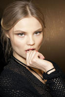 Dolce_Gabbana_Fall_2011_Backstage_EKoVekBMa2wx.jpg