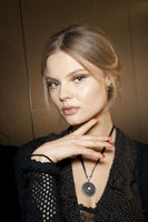 Dolce_Gabbana_Fall_2011_Backstage_RqfRSuovK9Hx.jpg