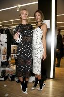 Dolce_Gabbana_Fall_2011_Backstage_kiLCcd2qOmRx.jpg