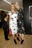 Dolce_Gabbana_Fall_2011_Backstage_JlL7GKGUcJdx.jpg