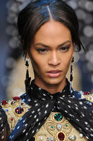Dolce_Gabbana_Fall_2011_Details_GNdGcO2zSb6x.jpg