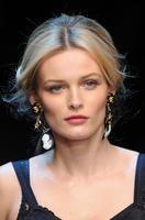 Dolce_Gabbana_Fall_2011_Details_vq71L_dNcgxx.jpg