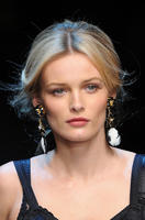 Dolce_Gabbana_Fall_2011_Details_WyXC7F_QNA4x.jpg
