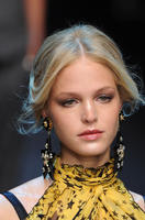 Dolce_Gabbana_Fall_2011_Details_4W8waaY7HIzx.jpg