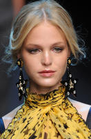 Dolce_Gabbana_Fall_2011_Details_RYmx7AYCjd0x.jpg