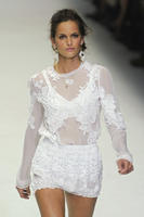 Dolce_Gabbana_Spring_2011_hXSQeGN6u1Sx.jpg