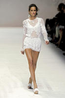 Dolce_Gabbana_Spring_2011_NPBewXbWj9Jx.jpg