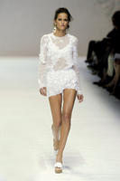 Dolce_Gabbana_Spring_2011_USrDI_4VxiWx.jpg