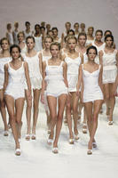 Dolce_Gabbana_Spring_2011_KJ1RFP2L37Zx.jpg