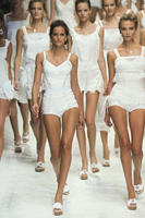 Dolce_Gabbana_Spring_2011_2KqaHuakc90x.jpg