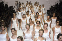 Dolce_Gabbana_Spring_2011_KllRHKFH9cvx.jpg