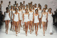Dolce_Gabbana_Spring_2011_mhaAQcJVhTqx.jpg