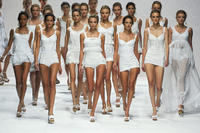 Dolce_Gabbana_Spring_2011_zTpdkhFY1__x.jpg