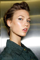 Dolce_Gabbana_Spring_2012_Backstage_C8M3qi6UAfJx.jpg