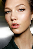 Dolce_Gabbana_Spring_2012_Backstage_SSbSg7_JqmEx.jpg
