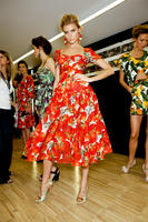 Dolce_Gabbana_Spring_2012_Backstage_EC_ndgHbm6ix.jpg