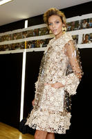 Dolce_Gabbana_Spring_2012_Backstage_rY2T8OAwEFzx.jpg