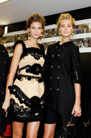 Dolce_Gabbana_Spring_2012_Backstage_OZnfTrn0_ZUx.jpg