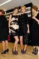 Dolce_Gabbana_Spring_2012_Backstage_xv5h3VAaVzUx.jpg