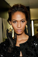 Dolce_Gabbana_Spring_2012_Backstage_oL1tBtDD1SBx.jpg