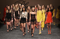 Blumarine_Fall_2011_atwYVaDwzWkx.jpg