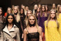 Blumarine_Fall_2011_u0zSWSlNLbLx.jpg