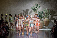 Dolce_Gabbana_Spring_2013_S0nXF0qaf2Wx.jpg