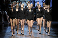 Dolce_Gabbana_Fall_2010_SEKALFWWlLRx.jpg
