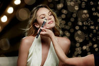 candice_swanepoel_behind_the_scenes_for_max_factor_skin_luminizer_foundation9.jpg