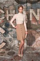 elle_13_toni_garrn_v.jpg