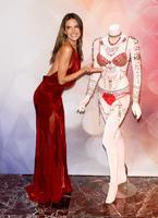 adriana_lima_and_alessandra_ambrosio_at_vs_secret_dream_fantasy_bra_debut_in_las_vegas_15.jpg