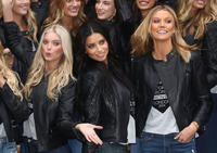 Adriana_Lima_2014_Victoria_Secret_Fashion_vKEzqlitcyox.jpg