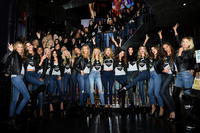 Adriana_Lima_2014_Victoria_Secret_Fashion_Gt8CWKp7xJAx.jpg