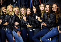 Adriana_Lima_2014_Victoria_Secret_Fashion_J_qDvgk558rx.jpg
