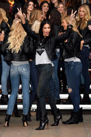 Adriana_Lima_2014_Victoria_Secret_Fashion_GkiaA2tDgtQx.jpg