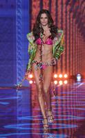 0_Izabel_Goulart_05.jpg