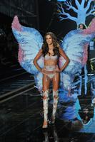 0_Izabel_Goulart_02.jpg