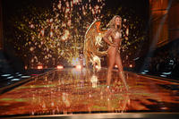 Candice_Swanepoel_Victoria_Secret_Fashion_HD55_Ky.jpg