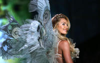 Candice_Swanepoel_Victoria_Secret_Fashion_t_g0_IT.jpg