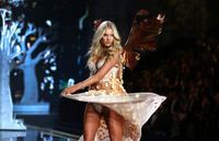 Elsa_Hosk_Victoria_Secret_Fashion_Show_Part_N6_IG.jpg
